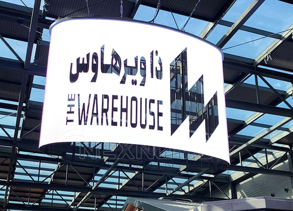 晶泓科技弧形LED透明屏點(diǎn)亮科威特The Warehouse Mall
