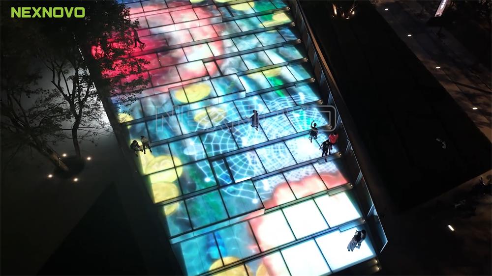 晶泓LED光電玻璃互動(dòng)階梯.jpg